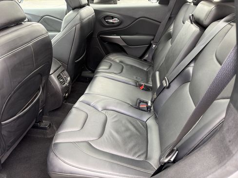 Used 2021 Jeep Cherokee Limited image 26