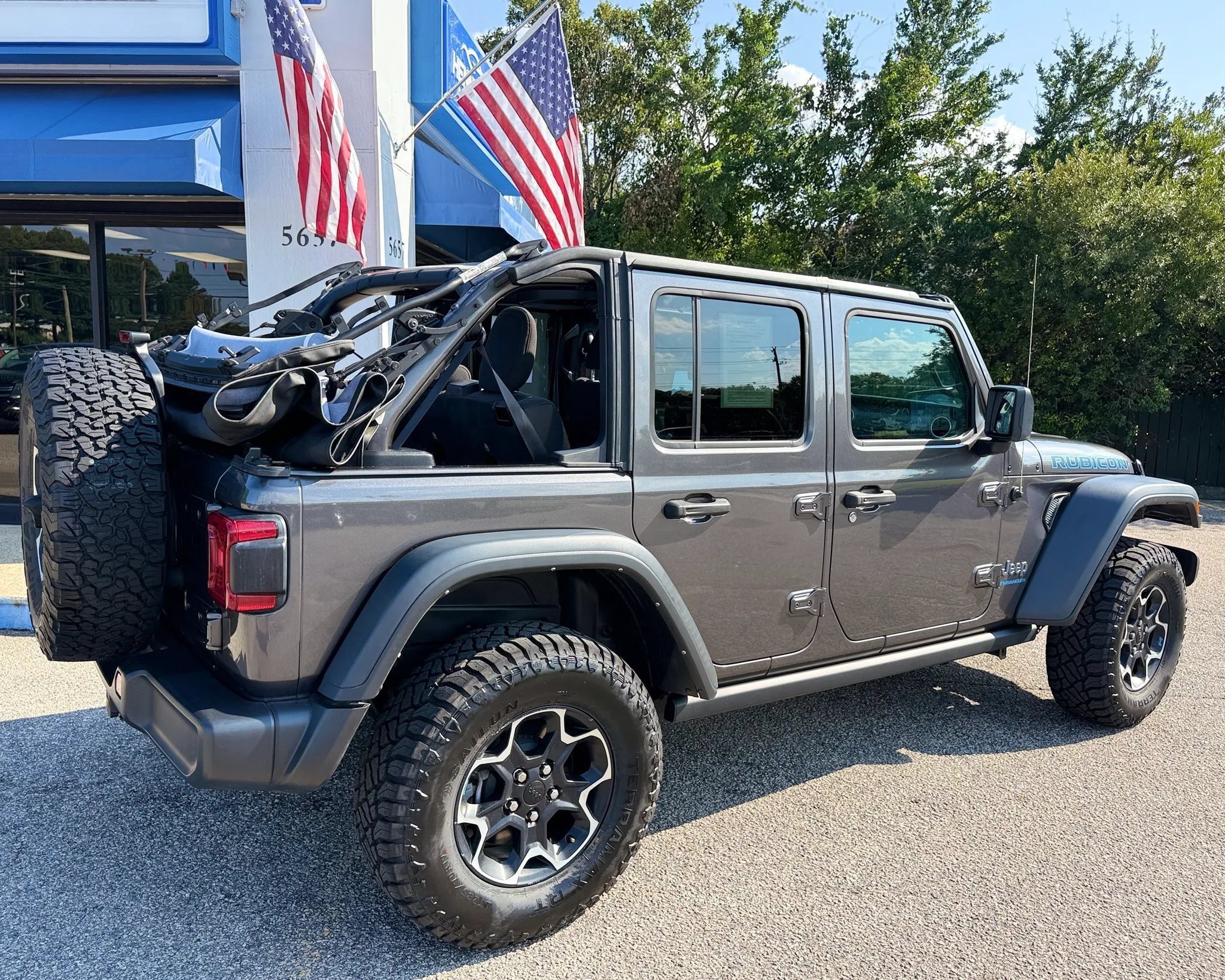 Used 2023 Jeep Wrangler Unlimited Rubicon 4xe w/ Cold Weather Group AWD/4WD image 7