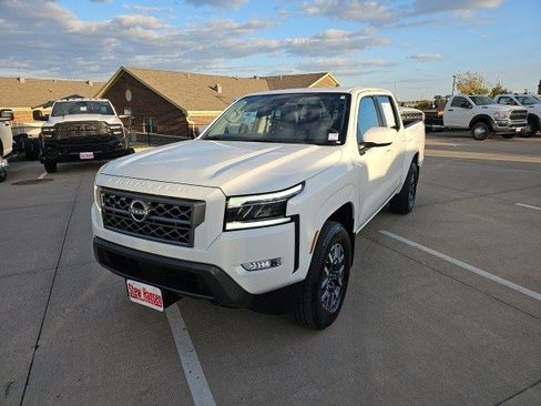 Used 2024 Nissan Frontier SL w/ Technology Package image 2