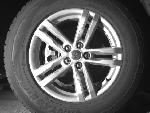 Used 2024 Ford Explorer XLT w/ Equipment Group 202A AWD/4WD image 13