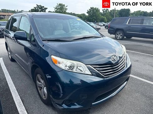 Used 2011 Toyota Sienna LE FWD image 1
