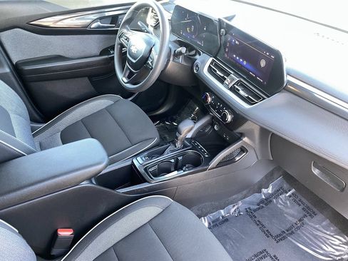 Used 2025 Chevrolet TrailBlazer LT FWD image 9