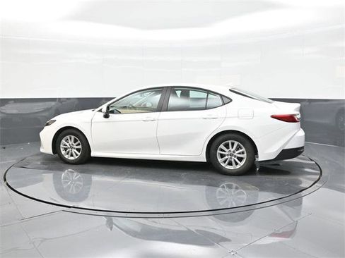 Certified 2025 Toyota Camry LE image 5