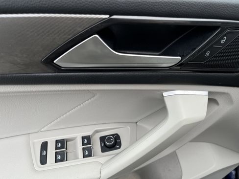 Used 2022 Volkswagen Tiguan SE image 18