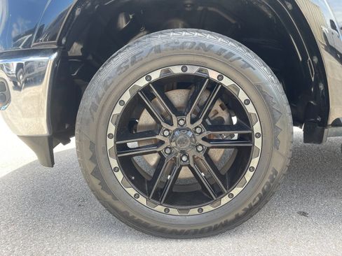 Used 2019 RAM 1500 Laramie AWD/4WD image 29