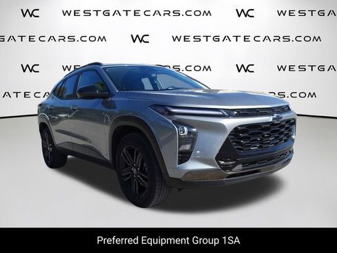 Used 2024 Chevrolet Trax ACTIV w/ Sunroof Package image 2