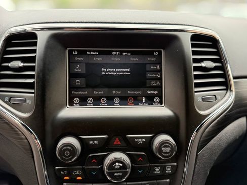 Used 2020 Jeep Grand Cherokee Laredo AWD/4WD image 19