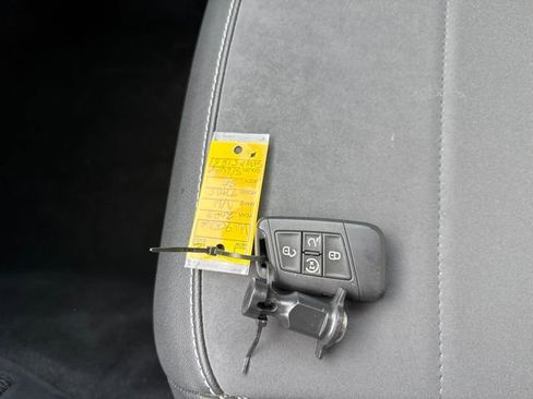 Certified 2023 Volkswagen Taos SE w/ Panoramic Sunroof Package image 36