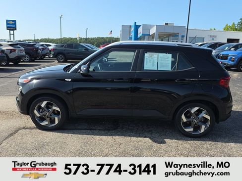 Used 2023 Hyundai Venue SEL FWD image 5