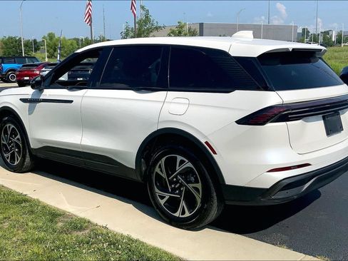 Used 2025 Lincoln Nautilus Premier w/ Equipment Group 102A AWD/4WD image 2