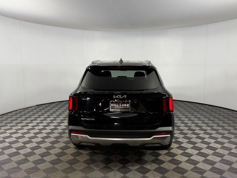 Used 2024 Kia Sorento S FWD image 7