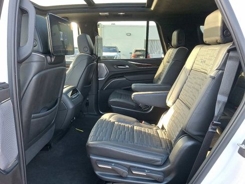 Used 2023 Cadillac Escalade Premium Luxury Platinum image 10