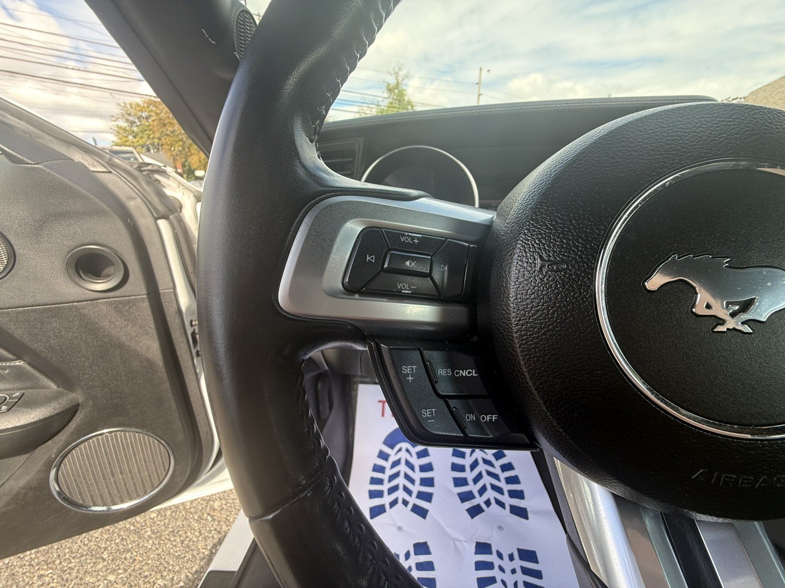 Used 2022 Ford Mustang Premium RWD image 19