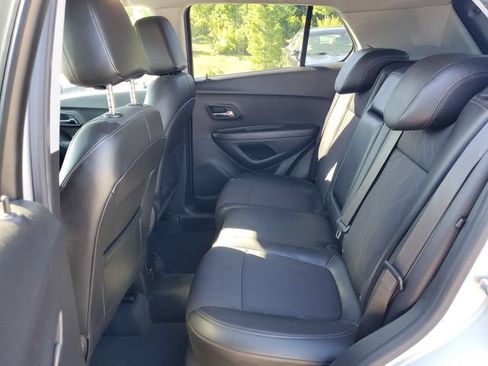 Used 2019 Chevrolet Trax LT w/ LT Convenience Package FWD image 27