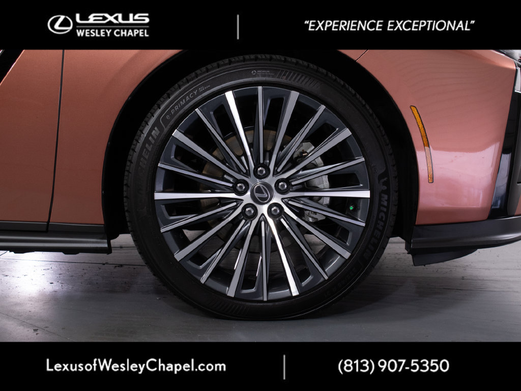 Certified 2026 Lexus ES 350e w/ Convenience Package FWD image 3