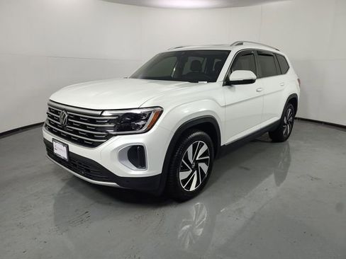 Used 2024 Volkswagen Atlas SEL image 2