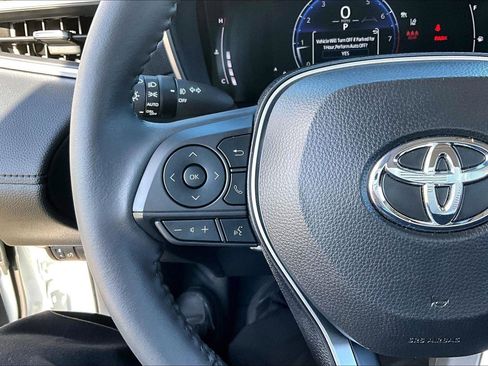 Certified 2024 Toyota Corolla Cross XLE image 17