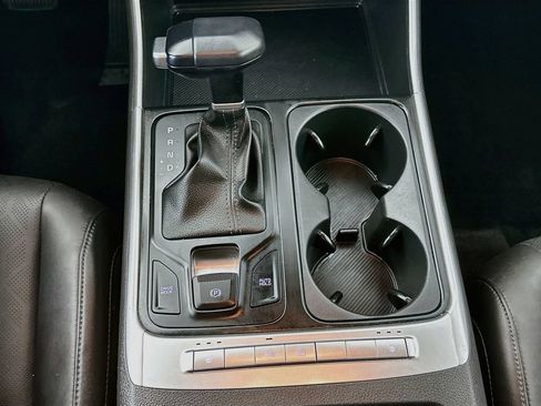 Used 2025 Kia Carnival FWD image 16