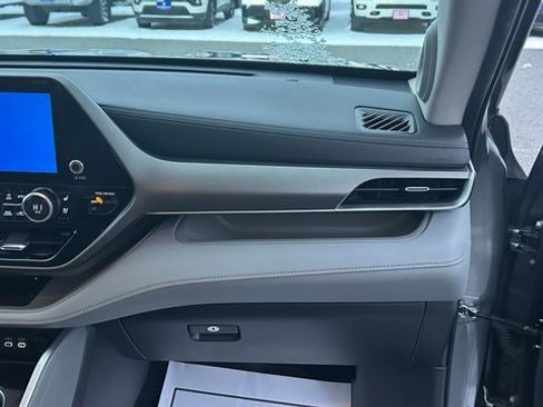 Used 2023 Toyota Highlander Limited image 48