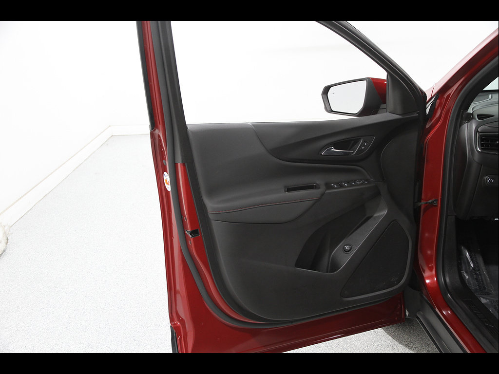 Certified 2022 Chevrolet Equinox RS w/ Infotainment Package FWD image 4