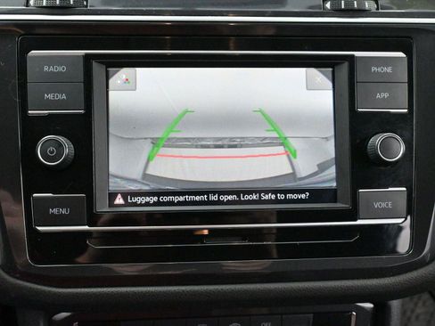 Used 2021 Volkswagen Tiguan S image 21