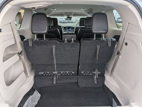 Used 2024 Chrysler Pacifica Touring-L FWD image 27