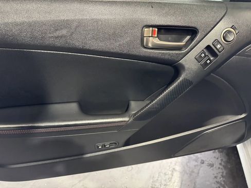 Used 2014 Hyundai Genesis 3.8 image 11