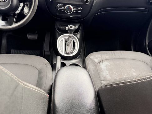 Used 2019 Kia Soul + image 10
