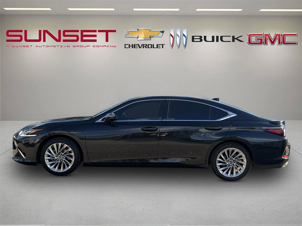 Used 2022 Lexus ES 350 Ultra Luxury w/ Accessory Package 2 FWD image 4