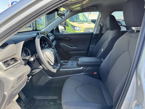 Used 2023 Toyota Highlander L image 26