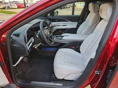 Certified 2024 Cadillac Lyriq Luxury image 9