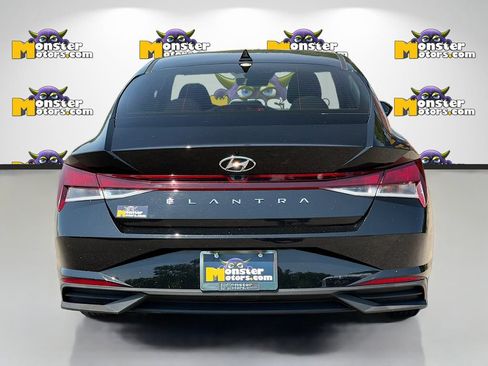 Used 2022 Hyundai Elantra SEL w/ Convenience Package FWD image 6