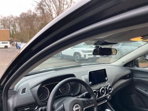 Used 2025 Nissan Sentra SV image 31