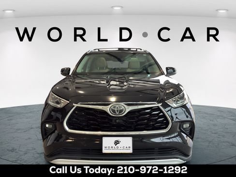 Used 2021 Toyota Highlander Platinum FWD image 16