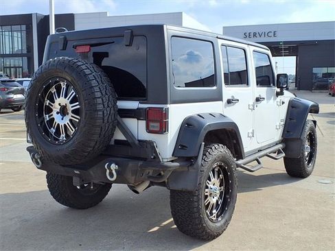 Used 2012 Jeep Wrangler Unlimited Sport image 2