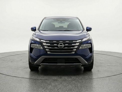 Used 2025 Nissan Rogue SV image 2