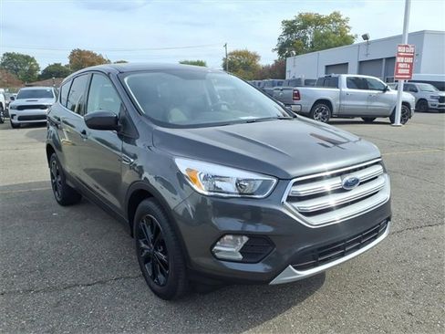 Used 2019 Ford Escape SE image 3