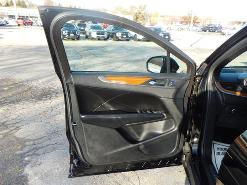 Used 2018 Lincoln MKC Reserve image 12