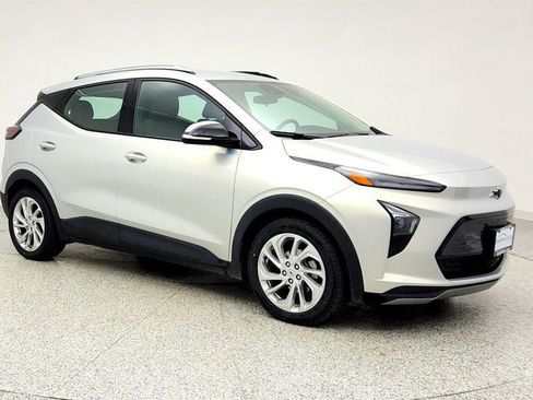 Used 2023 Chevrolet Bolt EUV LT w/ Comfort Package image 3