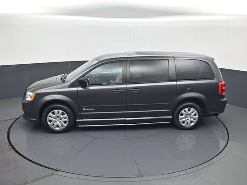 Used 2016 Dodge Grand Caravan SE w/ Quick Order Package 29E SE FWD image 22