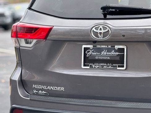 Used 2018 Toyota Highlander XLE image 14