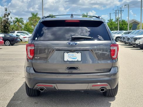 Used 2017 Ford Explorer XLT w/ Equipment Group 202A FWD image 5