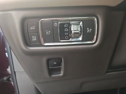 Used 2022 Lincoln Nautilus Reserve image 11