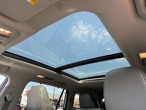 Used 2021 Toyota Highlander Platinum AWD/4WD image 9