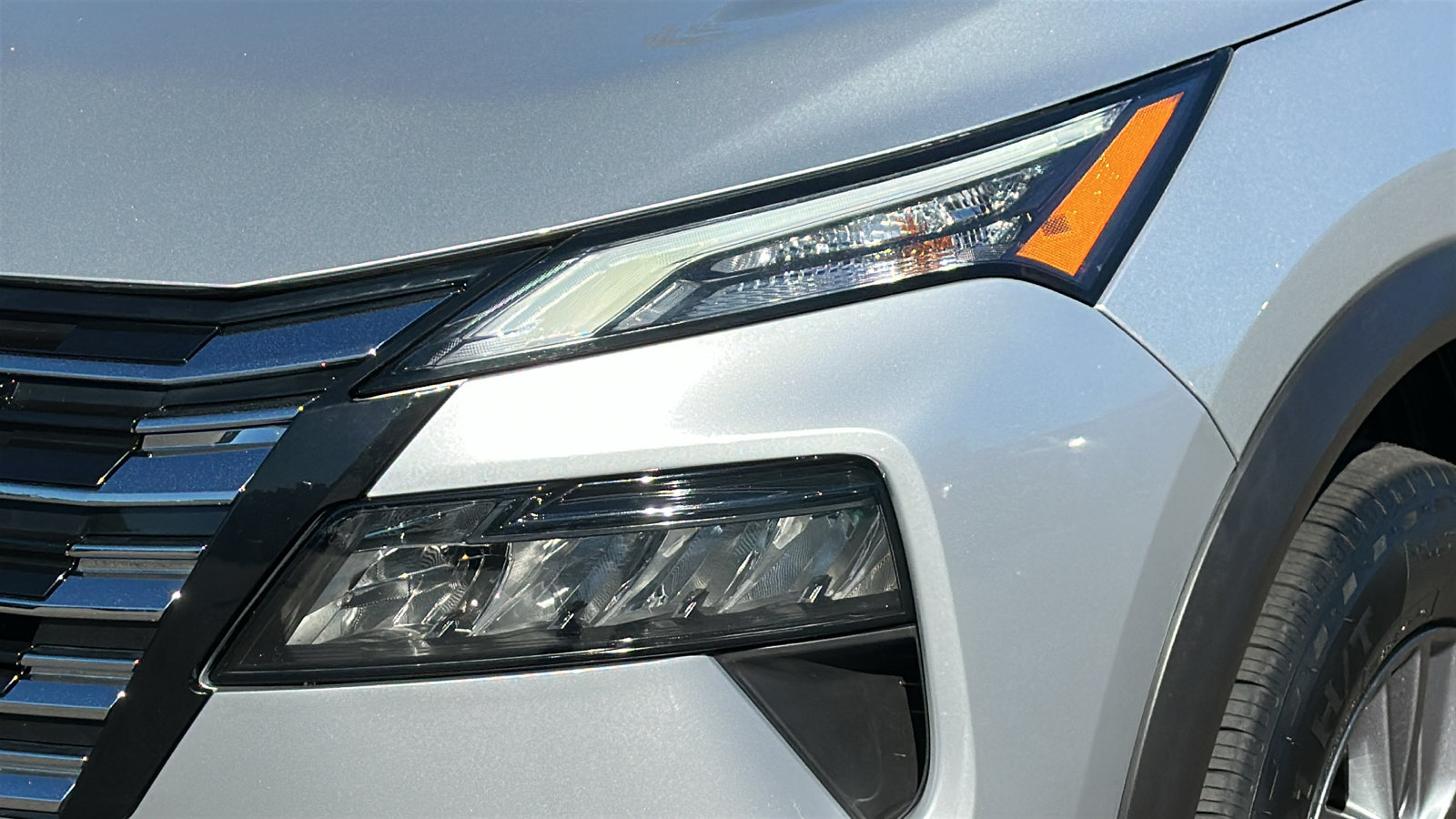 Used 2024 Nissan Rogue S AWD/4WD image 4