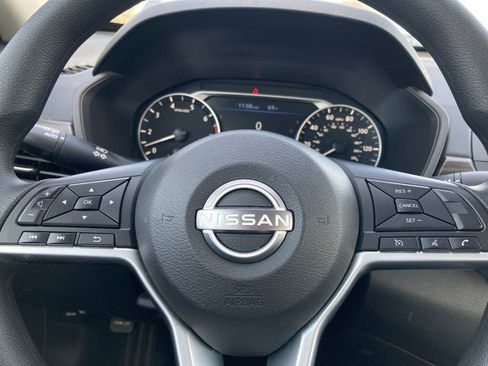 Used 2025 Nissan Altima 2.5 SV image 19