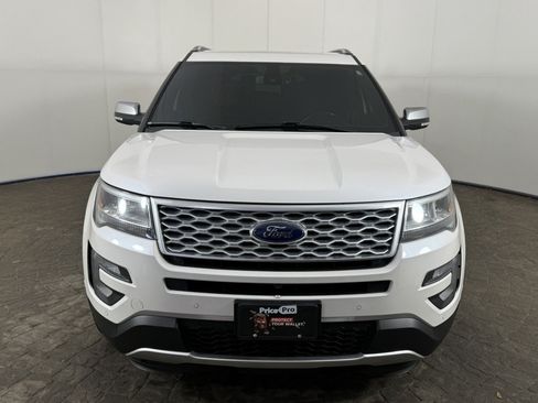 Used 2017 Ford Explorer Platinum AWD/4WD image 2