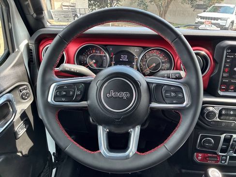 Used 2023 Jeep Gladiator Rubicon w/ Cold Weather Group AWD/4WD image 15