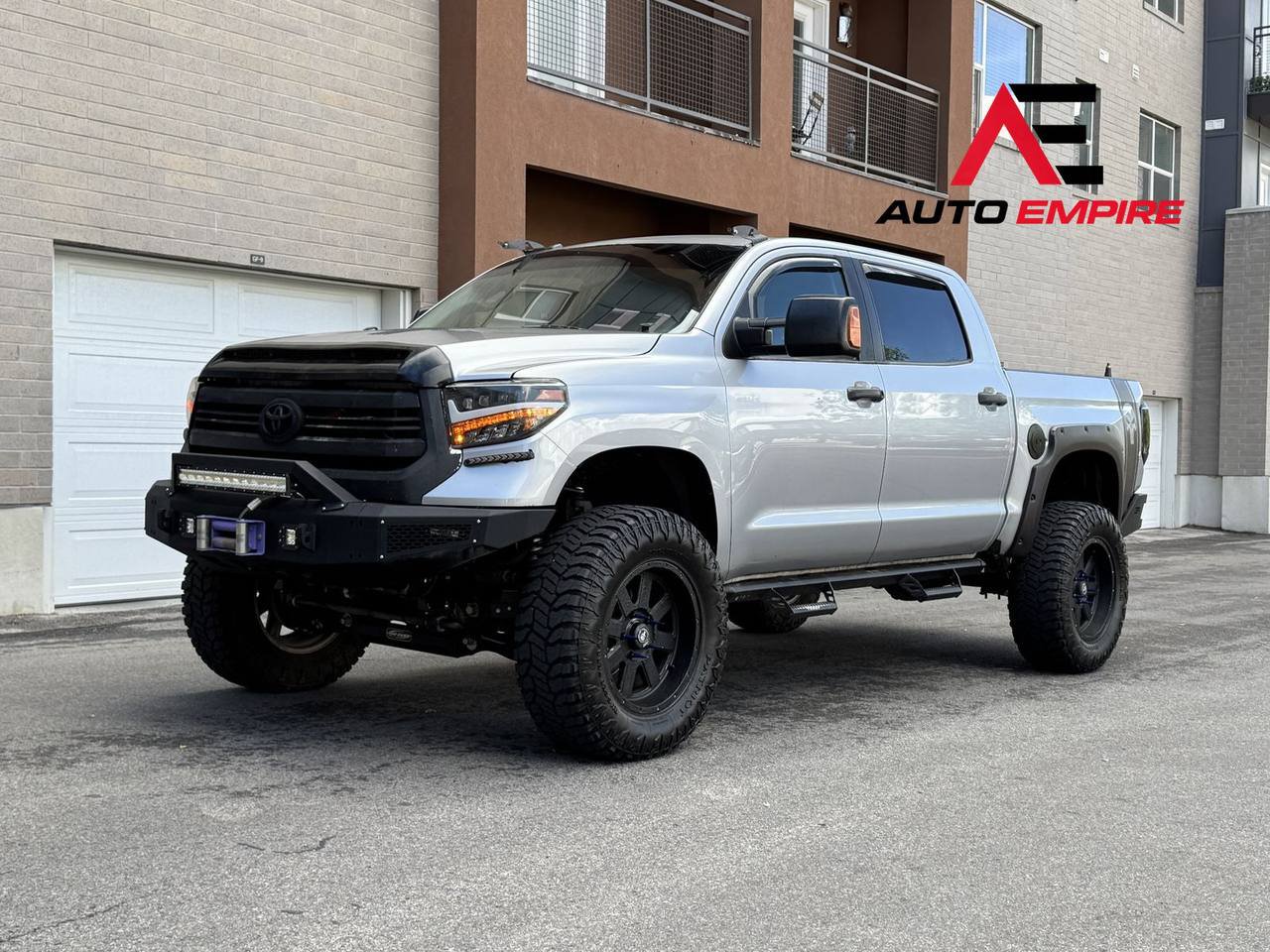 Used 2017 Toyota Tundra SR5 w/ SR5 Upgrade Package AWD/4WD image 1