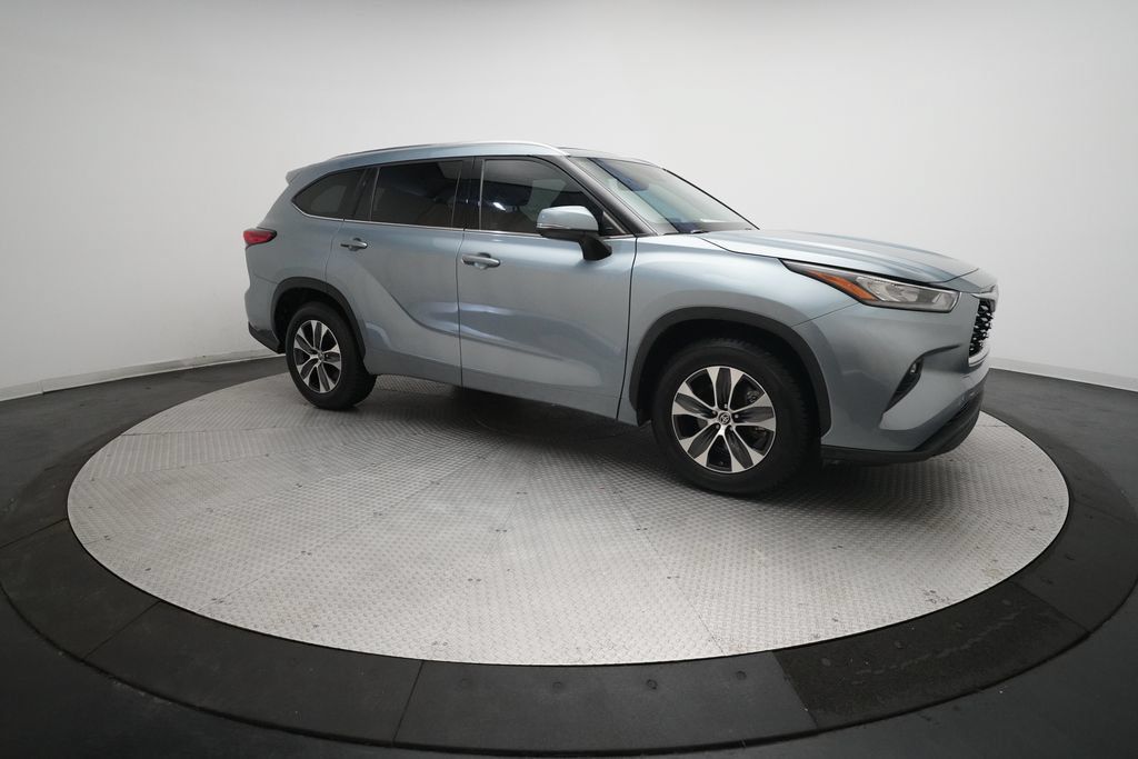 Used 2020 Toyota Highlander XLE FWD image 37